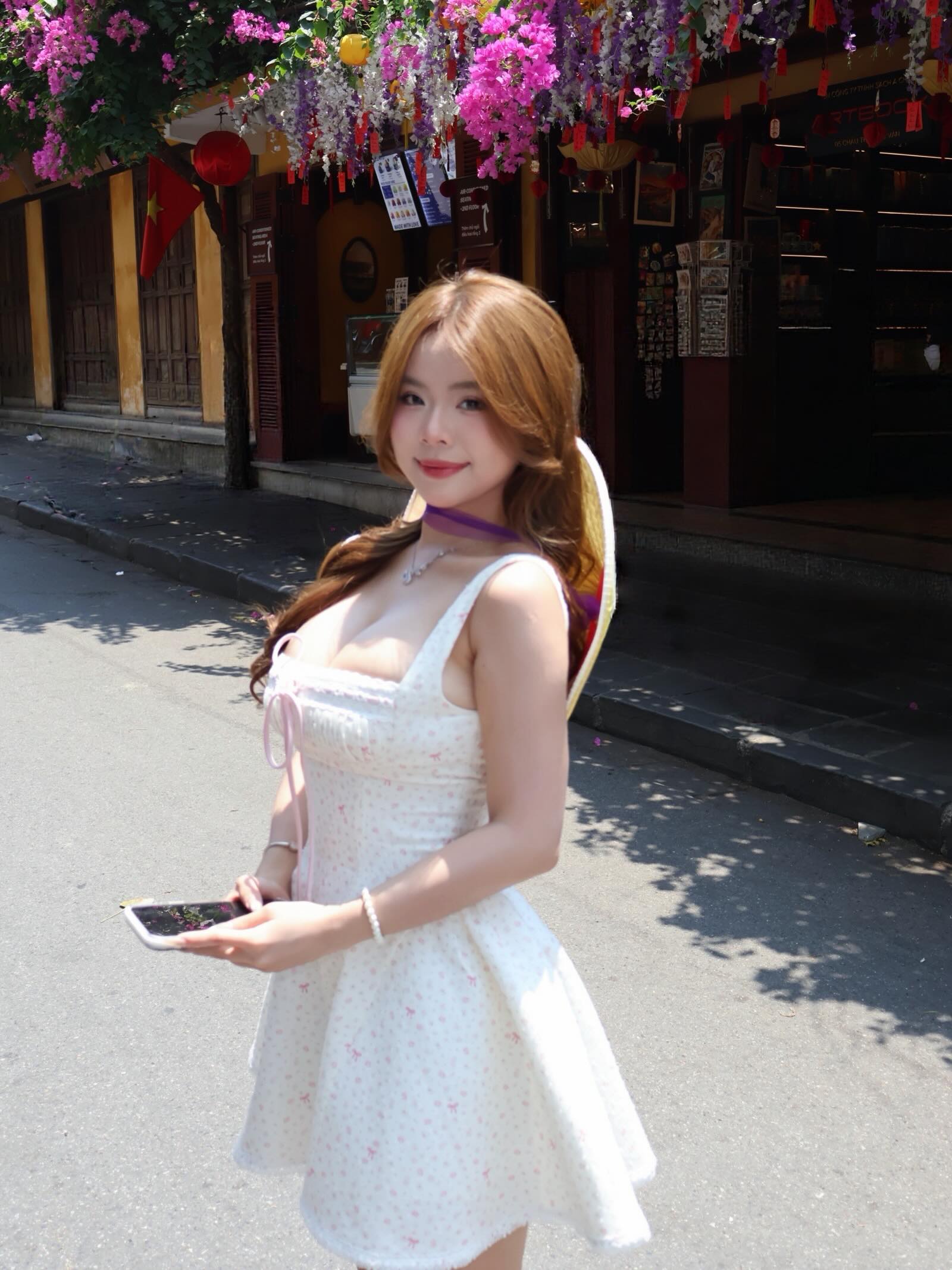 Phố cổ Hội An đầy thơ mộng, càng cuốn hút hơn khi có hot girl xinh đẹp này xuất hiện- Ảnh 4.
