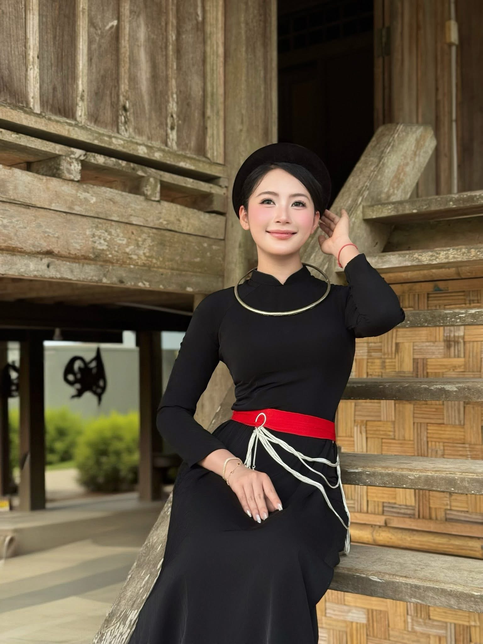 Nhan sắc trong veo của gái xinh cổ vũ đội tuyển Bồ Đào Nha- Ảnh 3.