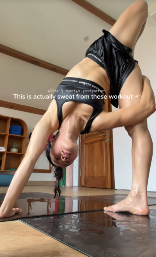 Tập thể dục nhưng "chảy nước" như mưa... cô giáo Yoga chứng minh đây là "mồ hôi" thật chứ không phải diễn?- Ảnh 2.
