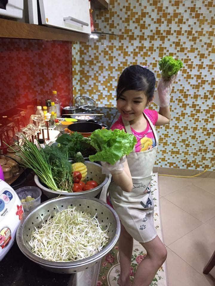 Loạt ảnh hồi bé của hội tiểu thư Việt đang "chiếm sóng": Hóa ra vibe nhà giàu mấy chục năm trước là đây- Ảnh 11.