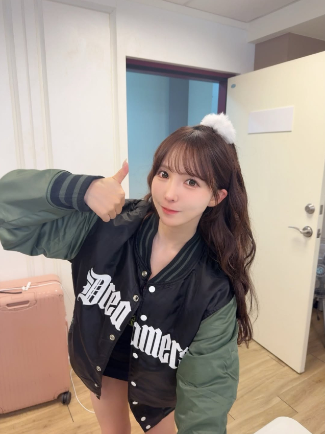 Yua Mikami khoe ảnh chơi bóng rổ, hút gần 20.000 like, fan khen làm gì cũng gợi cảm- Ảnh 1. Yua Mikami khoe ảnh chơi bóng rổ, hút gần 20.000 like, fan khen làm gì cũng gợi cảm- Ảnh 1.