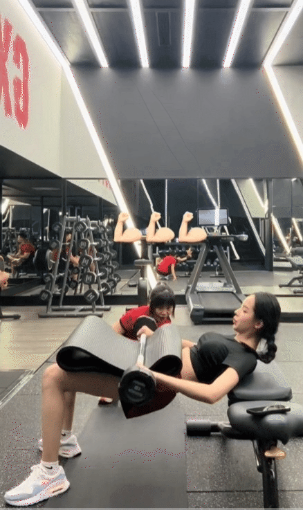 Thanh Thuỷ "flex" body nét căng, chia sẻ luôn bí quyết - Ảnh 4.