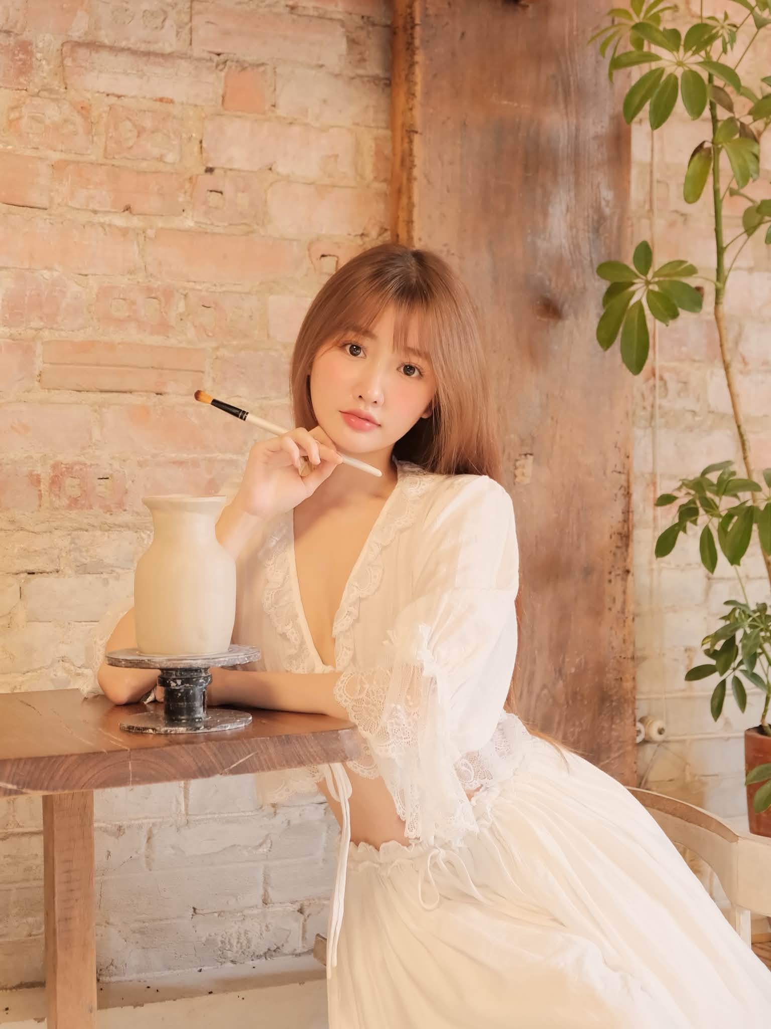 Đi làm gốm nhưng đẹp như thiên thần, cô nàng hot girl bỗng viral đầy bất ngờ- Ảnh 1.