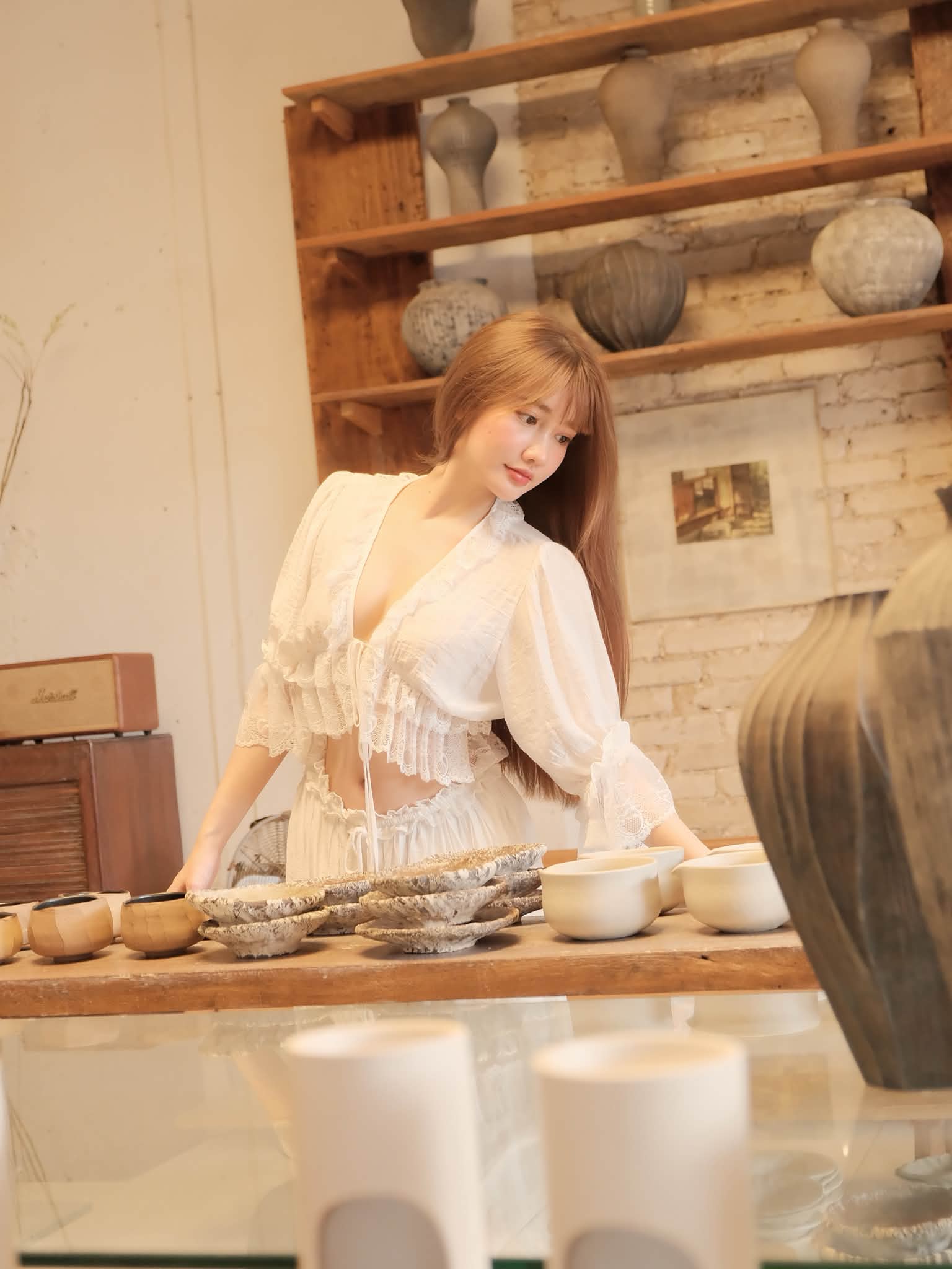 Đi làm gốm nhưng đẹp như thiên thần, cô nàng hot girl bỗng viral đầy bất ngờ- Ảnh 2.