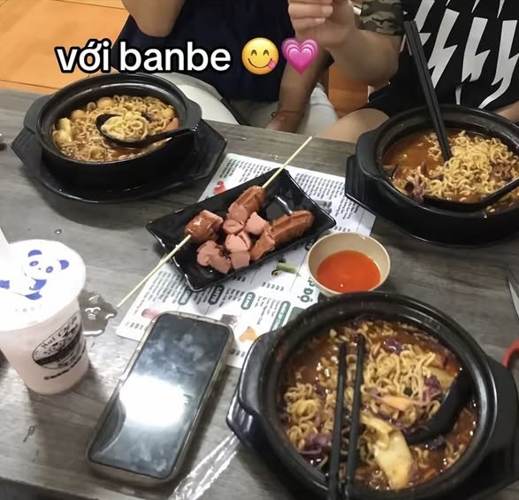 Vừa nghỉ hè, TikTok đã tràn ngập nội dung 18+ lệch chuẩn của học sinh- Ảnh 2.