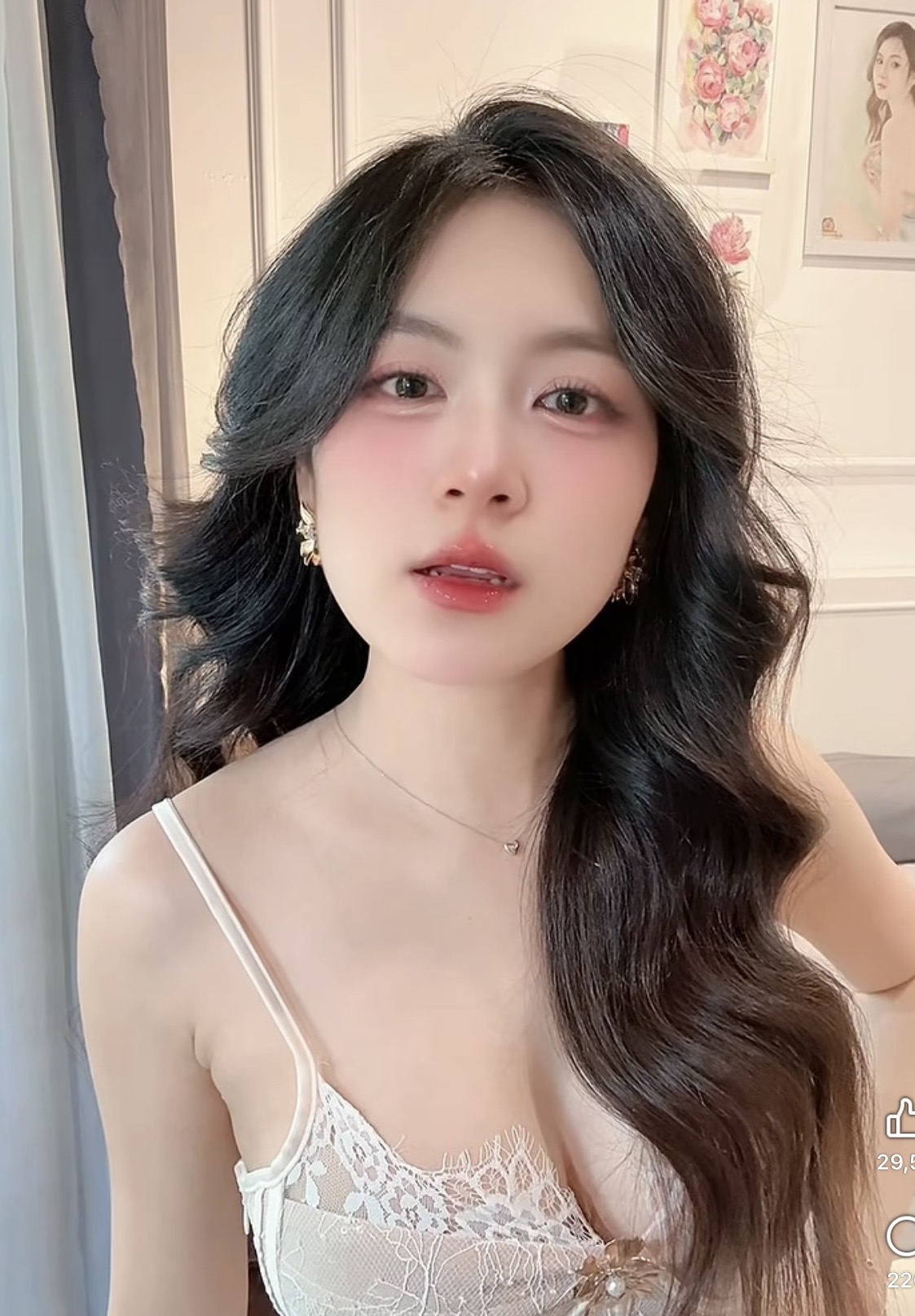 "Mất tập trung" trước biểu cảm nũng nịu hút hồn của cô giáo hotgirl xinh đẹp- Ảnh 6.