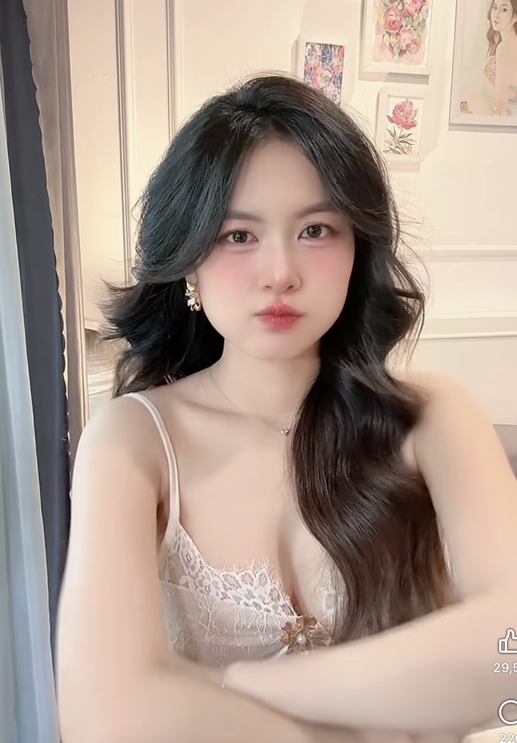 "Mất tập trung" trước biểu cảm nũng nịu hút hồn của cô giáo hotgirl xinh đẹp- Ảnh 8.