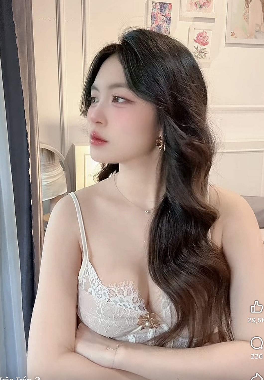 "Mất tập trung" trước biểu cảm nũng nịu hút hồn của cô giáo hotgirl xinh đẹp- Ảnh 9.