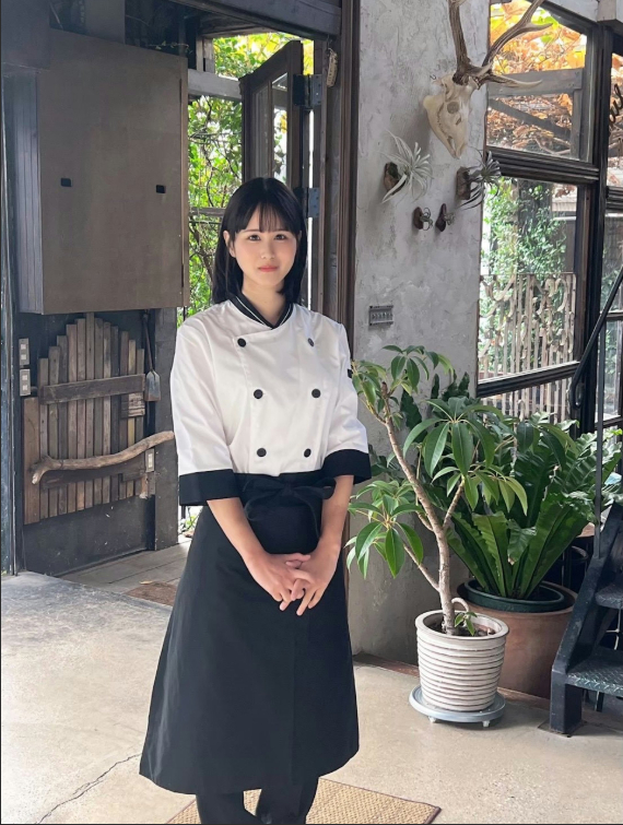 Đang là đầu bếp tại nhà hàng Michelin 3 sao, cô gái xinh đẹp bất ngờ chuyển hướng thành hot girl gợi cảm, gây sốc CĐM- Ảnh 1.