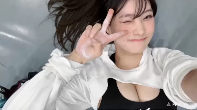 Làm clip leo núi trong nhà, nữ YouTuber gợi cảm bất ngờ nhận nhiều chỉ trích, CĐM khẳng định cố tình "câu view" hơn là vận động- Ảnh 3.