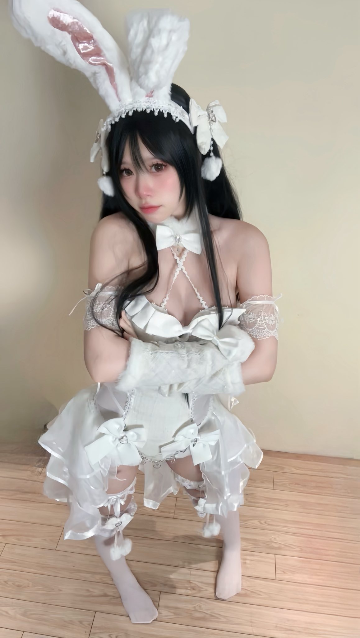 Khó rời mắt khỏi phiên bản "cô thỏ trắng" của nữ coser Việt, "cute" thế này bảo sao game thủ nào cũng mê- Ảnh 1.