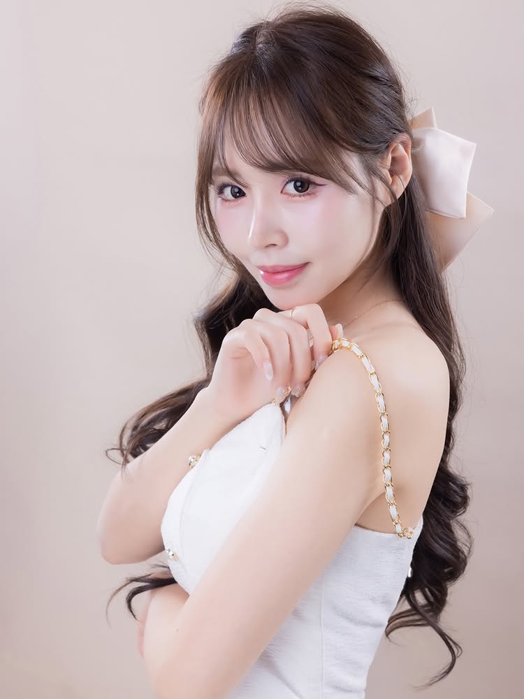 Chị gái Oner bất ngờ cosplay Ahri K/DA đầy quyến rũ- Ảnh 5.