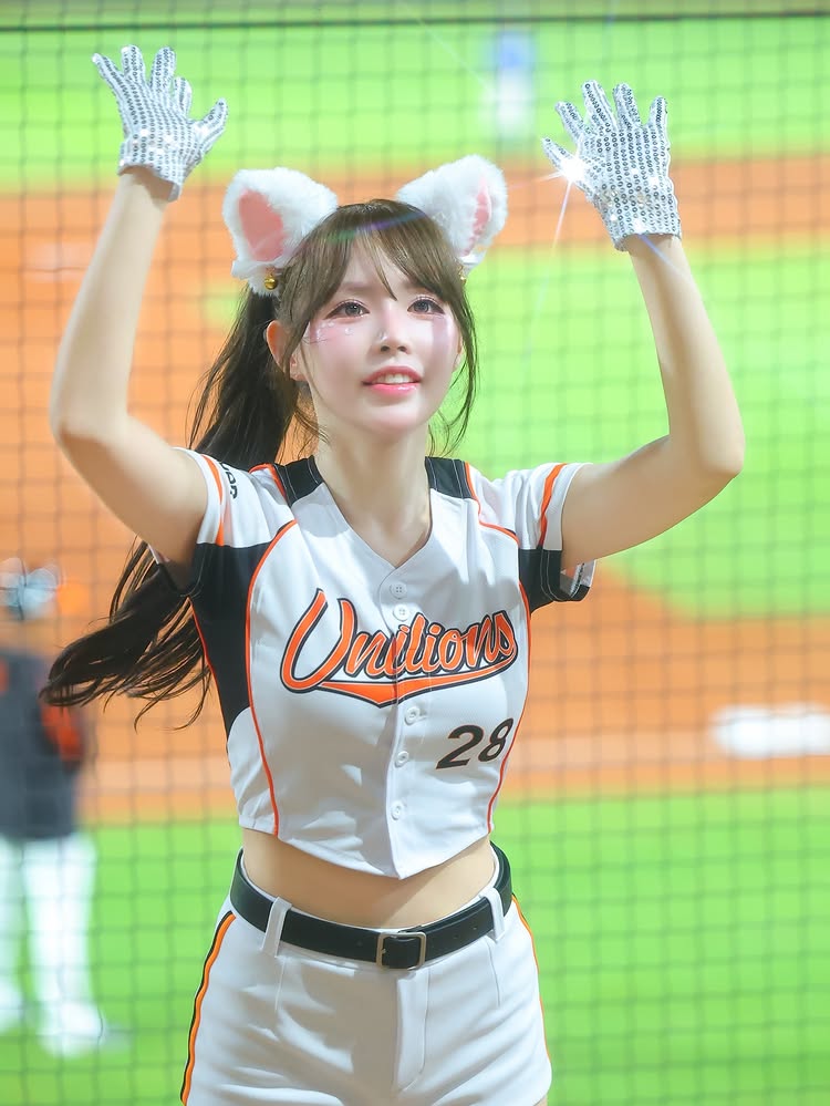 Chị gái Oner bất ngờ cosplay Ahri K/DA đầy quyến rũ- Ảnh 6.