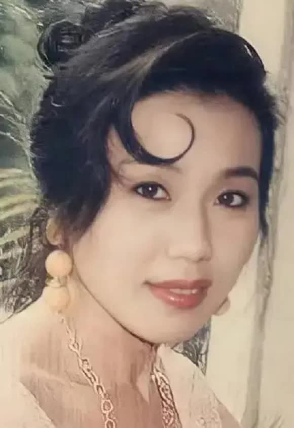 Nữ diễn viên hiếm hoi dám tự mình thực hiện cảnh nóng từng gây chấn động điện ảnh Hồng Kông- Ảnh 1.