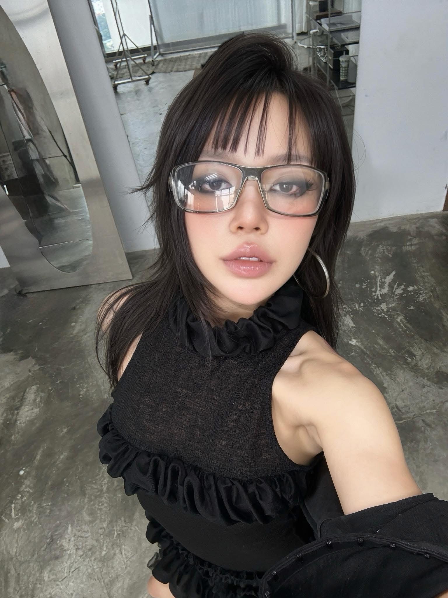 Ngỡ ngàng “bộ nhận diện” hiện tại của Linh Ngọc Đàm- Ảnh 8.