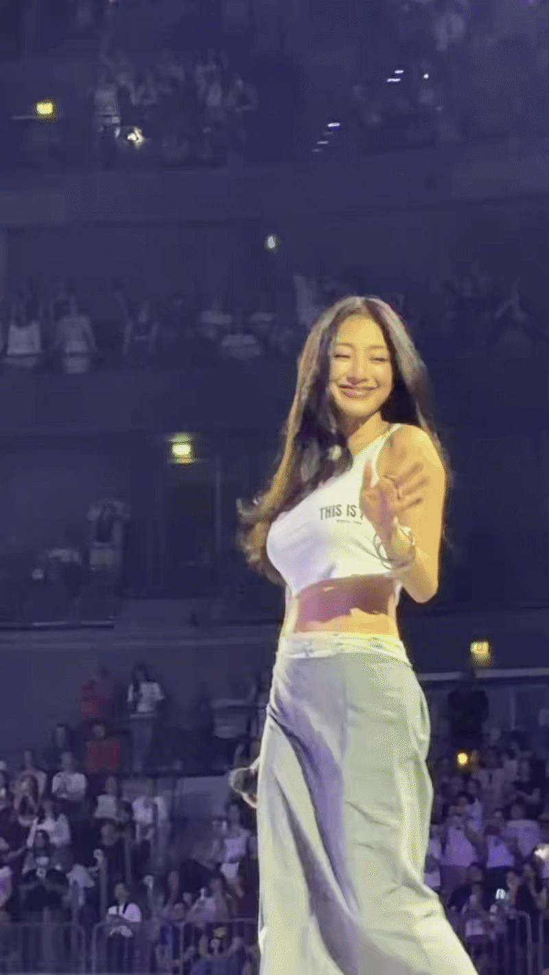 Mỹ nhân da nâu hot nhất châu Á: Nhan sắc cam thường hút 6 triệu view, vẻ đẹp nóng bỏng ai cũng thiện cảm- Ảnh 1.