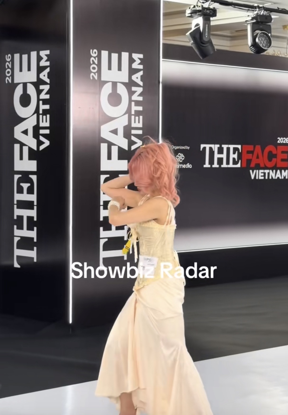 Biểu diễn múa côn tại The Face Việt Nam, nữ streamer, TikToker Châm Sứa làm rơi đạo cụ sau 7 ngày học cấp tốc- Ảnh 3.