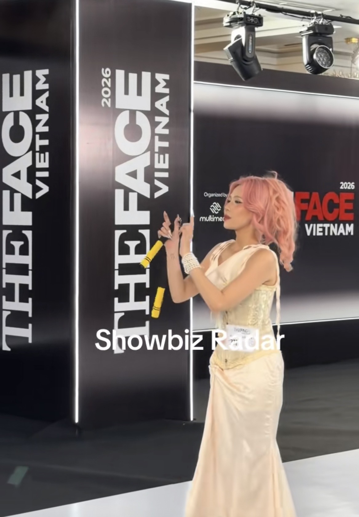 Biểu diễn múa côn tại The Face Việt Nam, nữ streamer, TikToker Châm Sứa làm rơi đạo cụ sau 7 ngày học cấp tốc- Ảnh 5.