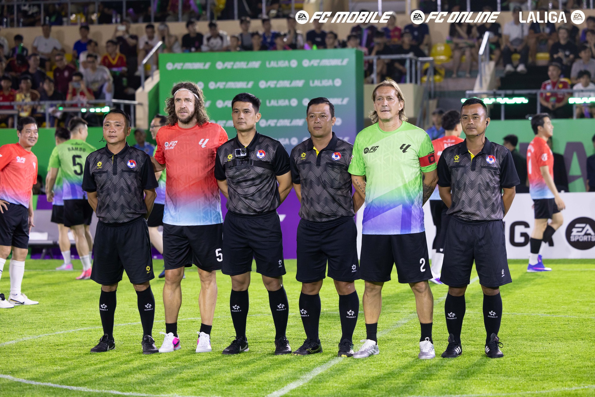 Garena mang đến "bữa tiệc mãn nhãn" cho cộng đồng yêu bóng đá với trận đấu Legend Match- Ảnh 2.