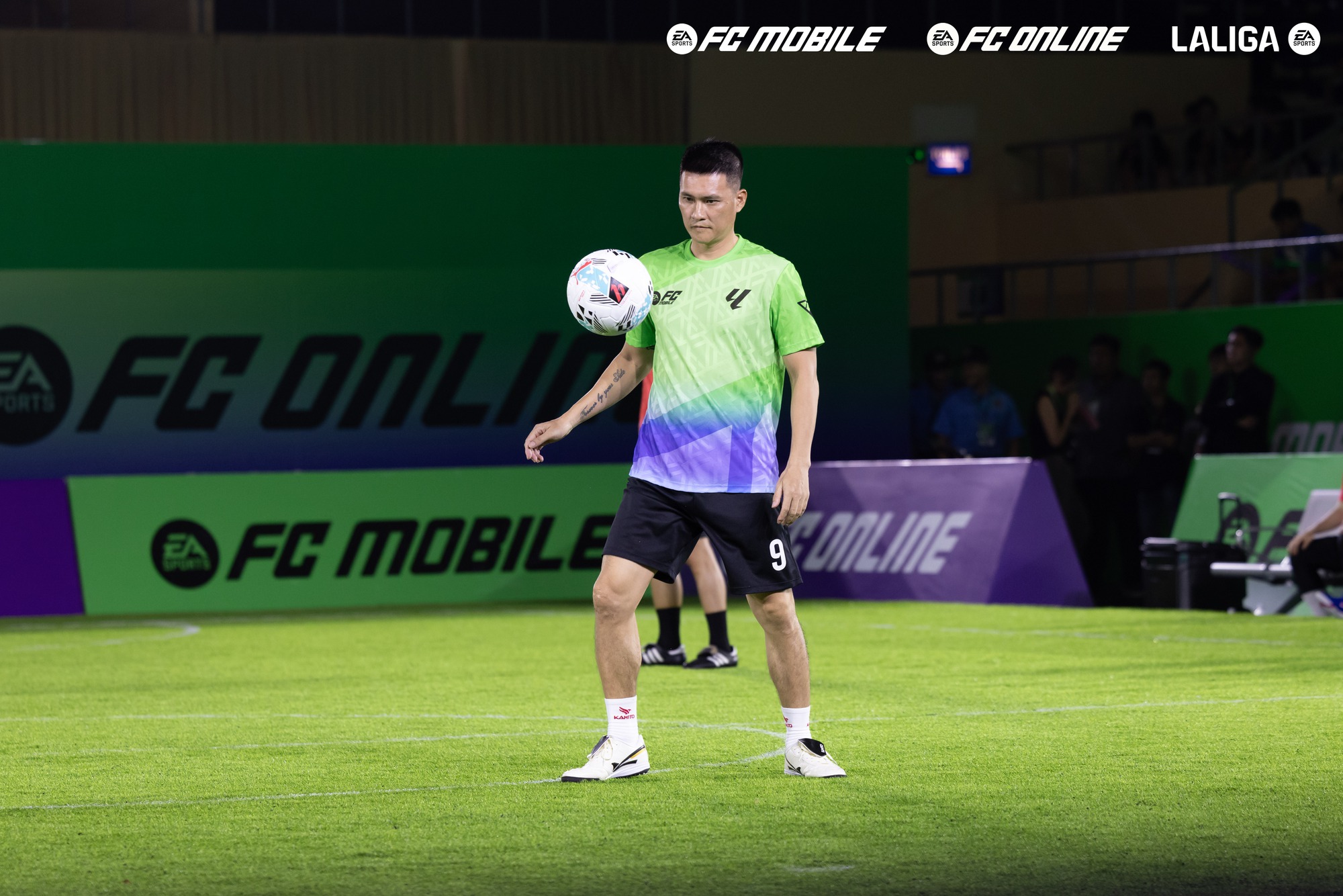 Garena mang đến "bữa tiệc mãn nhãn" cho cộng đồng yêu bóng đá với trận đấu Legend Match- Ảnh 6.