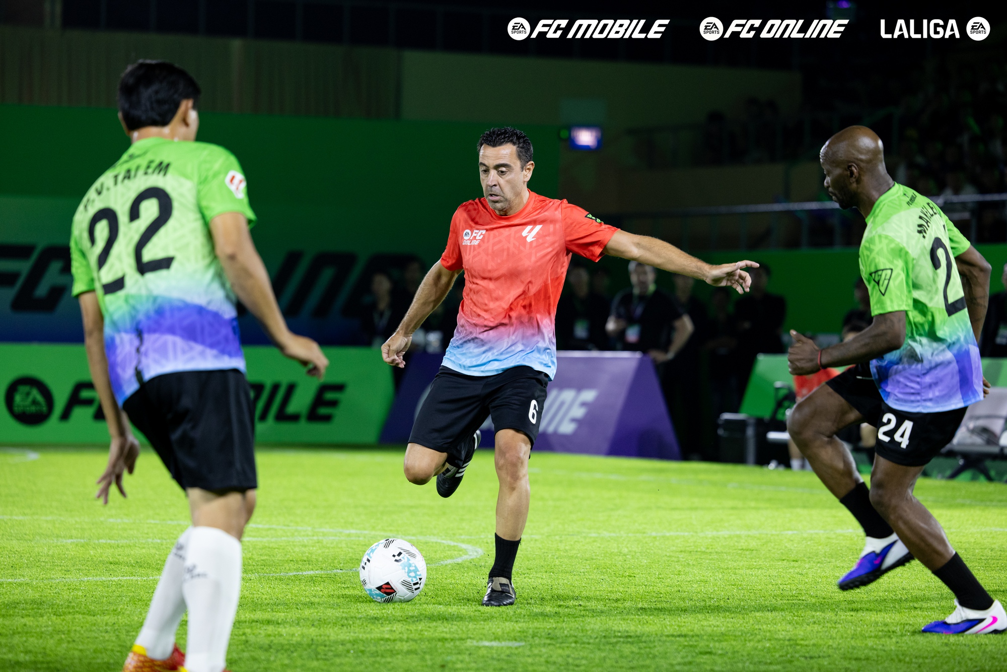 Garena mang đến "bữa tiệc mãn nhãn" cho cộng đồng yêu bóng đá với trận đấu Legend Match- Ảnh 9.