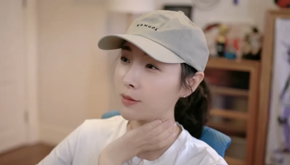 Streamer bị nền tảng quét gậy vì "hình ảnh gợi cảm", nỗi lòng không dám kêu oan- Ảnh 1.