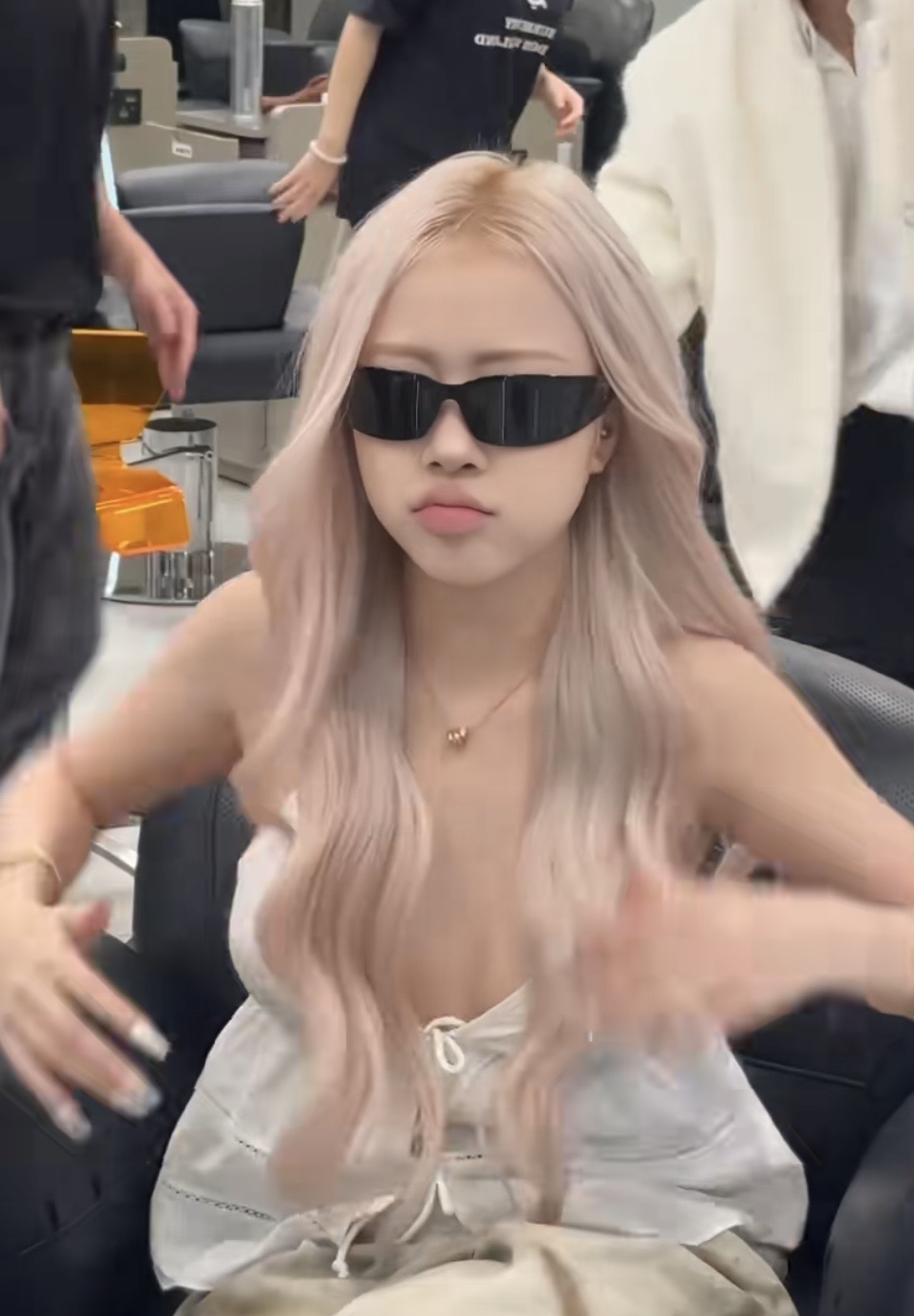Thực hư nhan sắc nữ TikToker Việt  được ví như "bản sao" của Rosé (BlackPink), đến fan nước ngoài cũng phải "lú lẫn"- Ảnh 4.