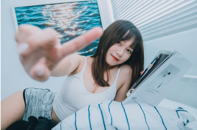 Mặc trang phục gợi cảm xuống đồng làm ruộng, hot girl mạng nhận chỉ trích nặng nề, vẫn được CĐM quan tâm đặc biệt- Ảnh 5.