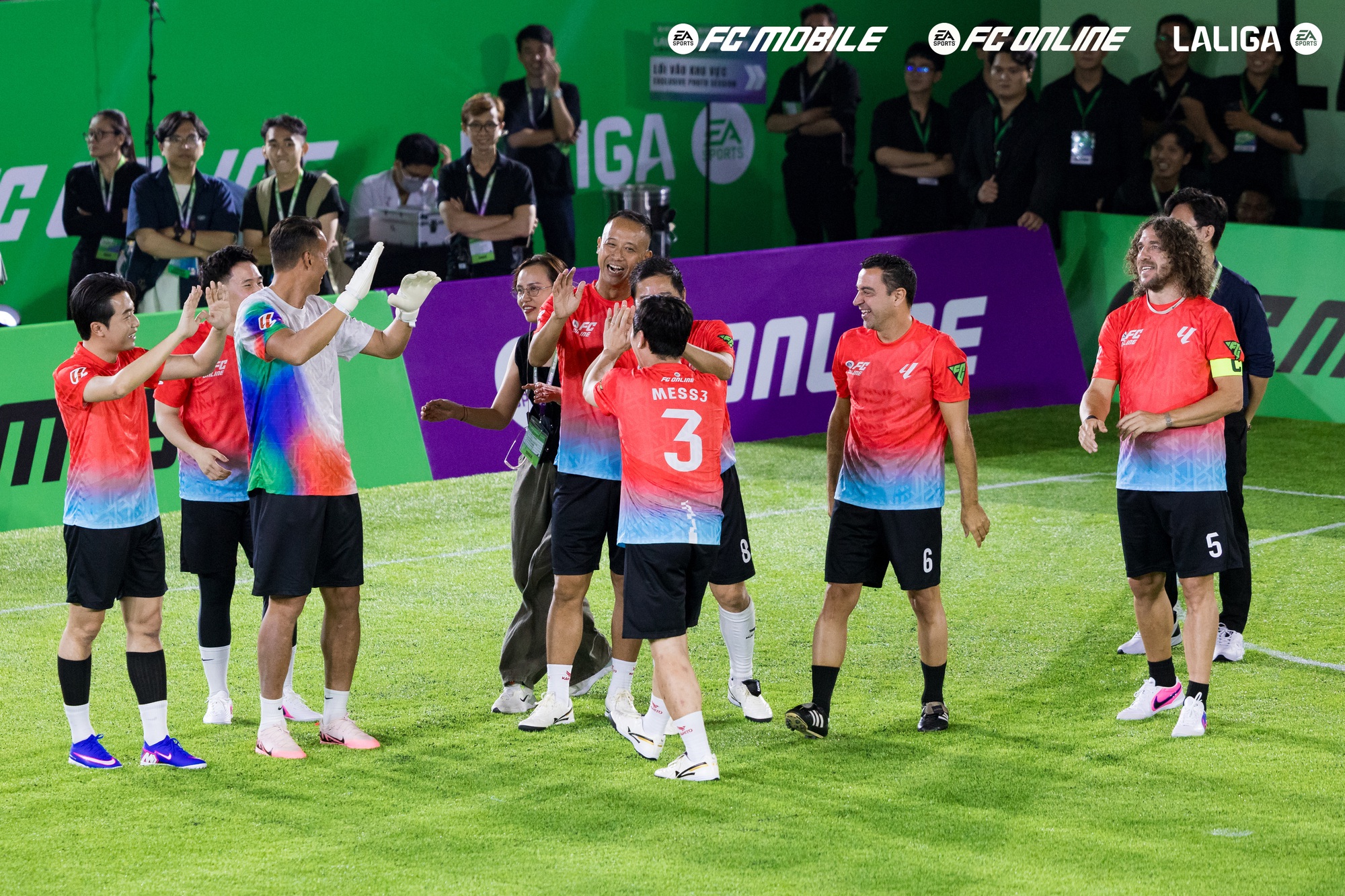 Thầy Giáo Ba lại khiến fan ngỡ ngàng trong trận Legend Match- Ảnh 1.