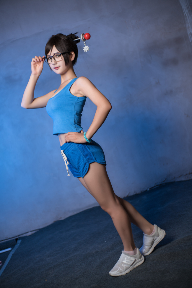 cosplay-co-nang-Me-quyen-ru-trong-over-watch-26