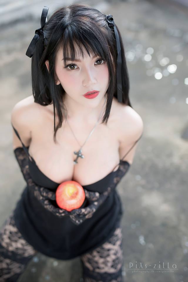 Chảy máu mũi với cosplay Misa Amane 