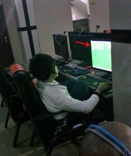 Ra quán Net chơi Solitaire
