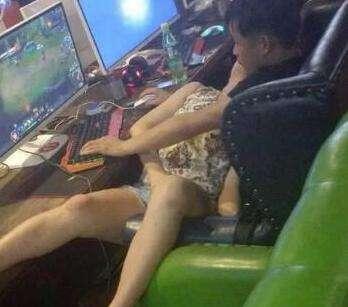 Vừa chơi game, vừa chơi...