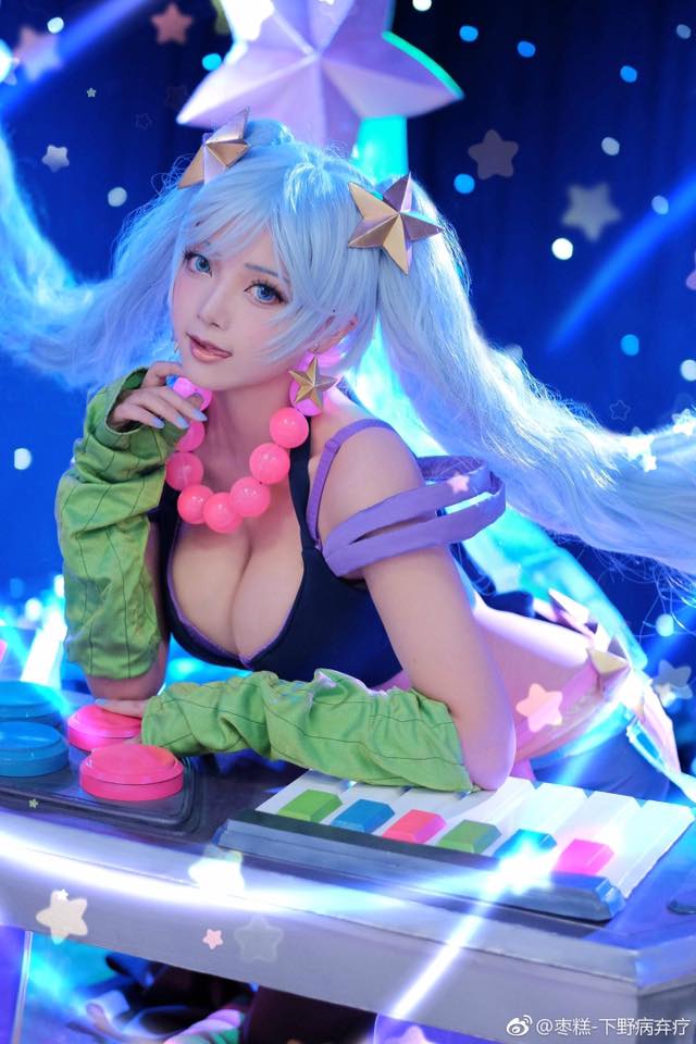 Cùng ngắm cosplay Sona ngực đầy đốn tim game thủ Việt