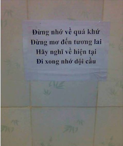 Khách đi WC xong không dội nước, chủ quán net lẳng lặng dán lên tường bài thơ khiến tất cả phải răm rắp nghe theo