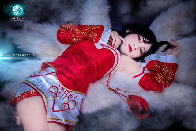 Ngắm nhìn bộ ảnh cosplay Ahri “bỏng mắt” của nữ streamer Ngọc Hân