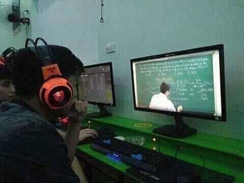 Ra quán Net để... học bài online
