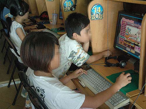 Tuổi tiếp cận game của trẻ em Việt quá sớm: Lợi hay hại? Làm cách nào để lợi ích của game không bị tác hại che mờ?