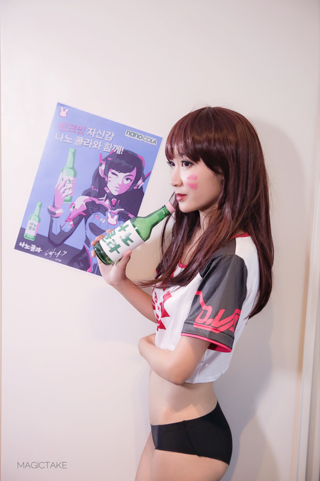 Cosplay D.Va cực gợi cảm trong Overwatch khiến game thủ không khỏi nóng mắt