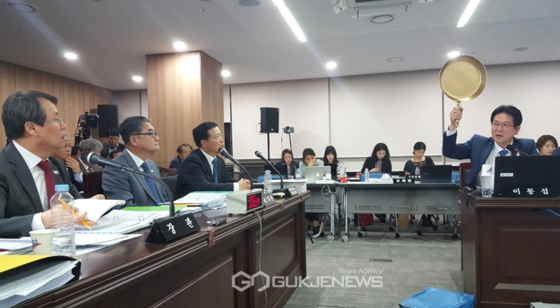 Khó tin mà có thật: Nghị sĩ Hàn Quốc mang chảo đến giữa buổi họp, đơn giản vì PUBG quá hot!