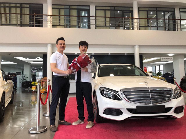  KOW trong lễ trao xe Mercedes C250 