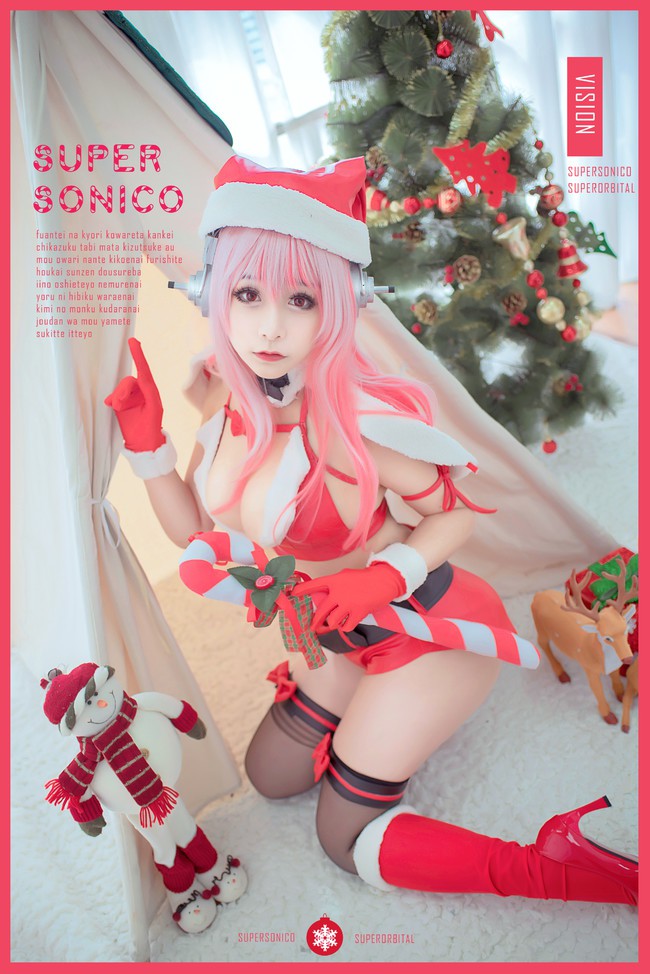 Nóng mắt với cosplay Super Sonico Giáng Sinh cực gợi cảm