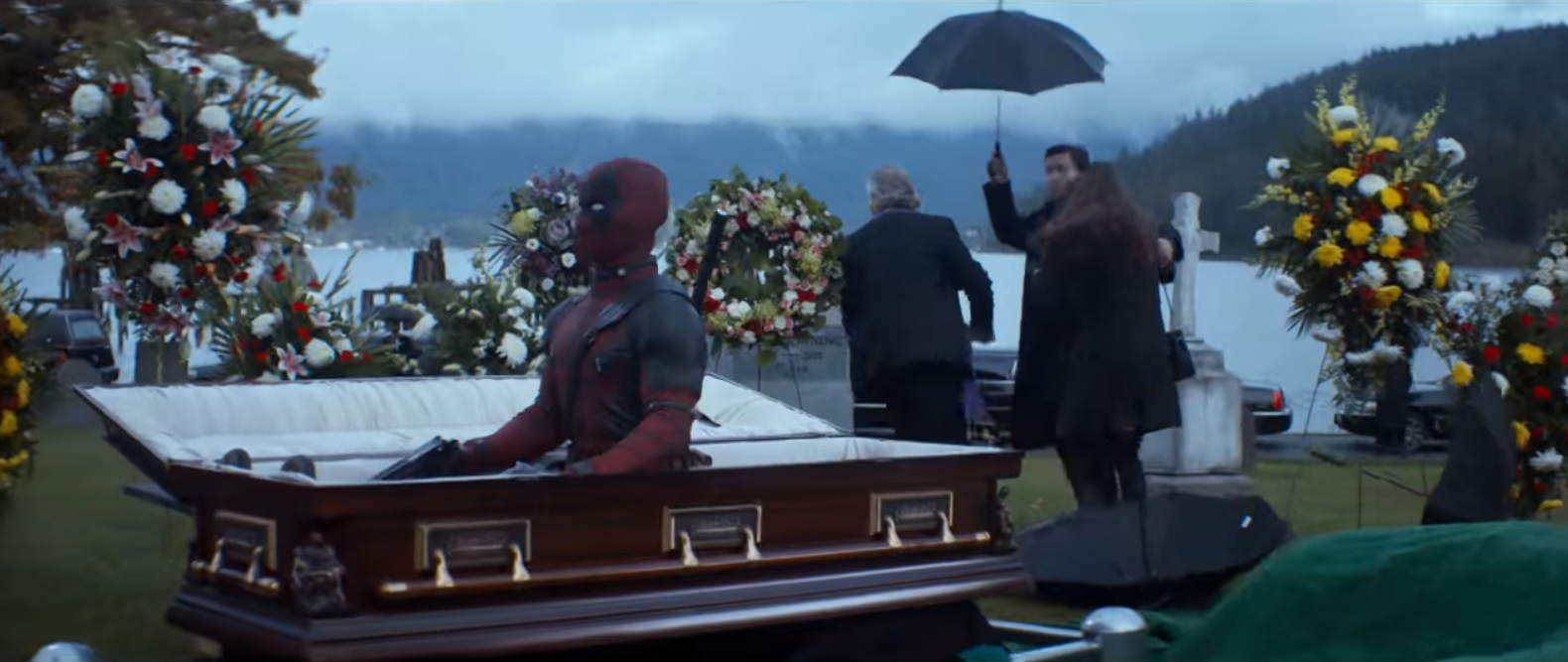 Deadpool tiếp tục phá phách khi đến đám ma nhà người ta cũng không tha