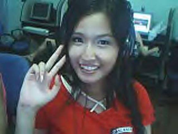 Bức ảnh lừa tình, pixel vỡ ngập mặt do dùng webcam ngoài hàng nét.
