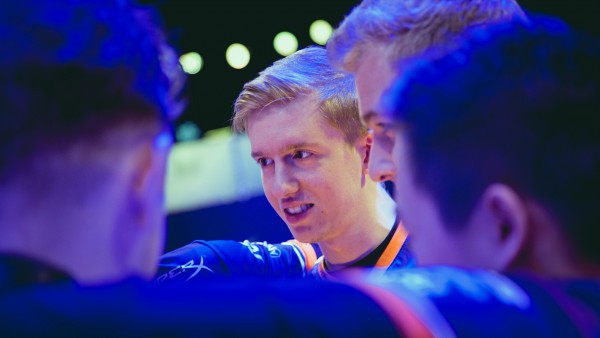  Froggen trong màu áo Echo Fox 