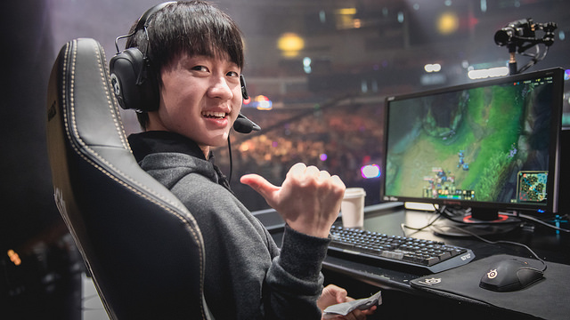 Riot công bố đội hình mạnh nhất vòng bảng CKTG, SKT T1 có mỗi Faker