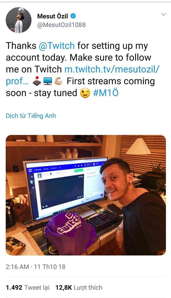 Thể hiện sự đa tài, danh thủ Mesut Ozil lấn sân sang nghiệp Streamer - Ảnh 1.