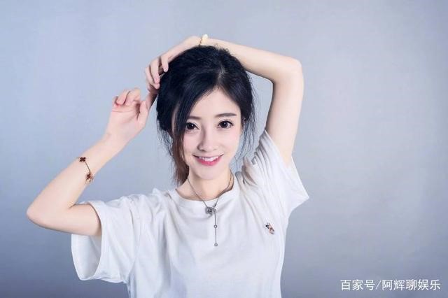 Feng Timo, nữ Streamer xinh đẹp từng kiếm 33 tỷ/ năm và tài năng ca hát vạn người mê - Ảnh 6.