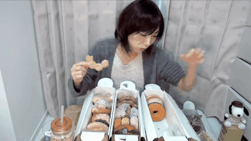Cô gái nhỏ nhắn nổi tiếng nhất Nhật Bản với khả năng ăn mãi không biết no là gì - Ảnh 5.