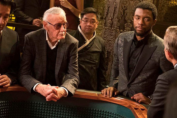 Tổng hợp 35 vai Cameo để đời của bố già Stan Lee xuất hiện cùng những đứa con siêu anh hùng - Ảnh 32.